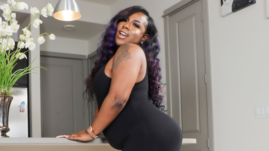 Tiyara Strokes And Cums!